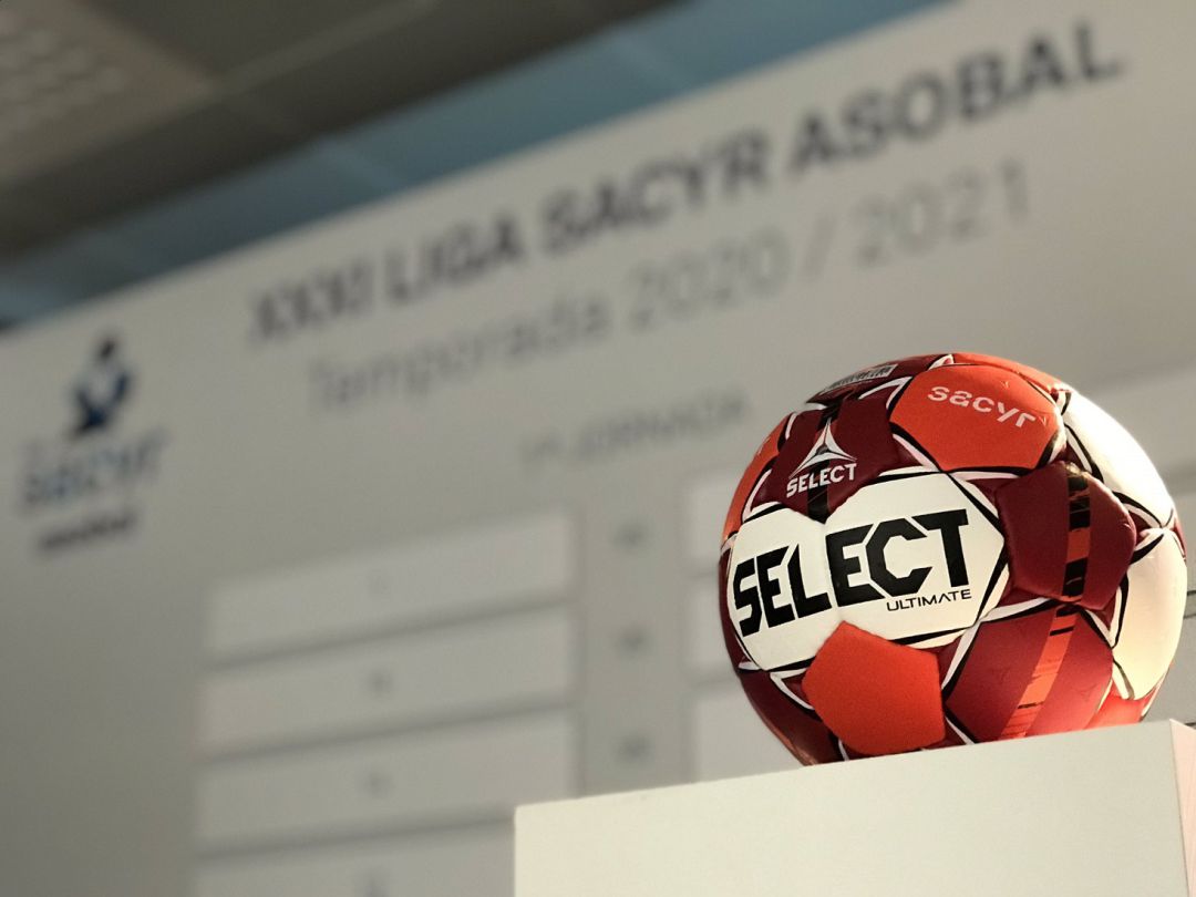 Imagen del sorteo realizado en la sede de Sacyr, patrocinador de la Liga ASOBAL. Imagen del sorteo realizado en la sede de Sacyr, patrocinador de la Liga ASOBAL.