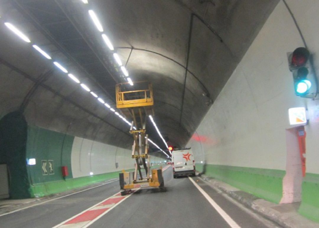 El informe técnico concluye que existen diversas “patologías” en los túneles “por un mayor esfuerzo soportado por el revestimiento del hormigón”, que afectan “al 50 % de la infraestructura”, pero que no representan una situación de “inseguridad” para los usuarios. El informe técnico concluye que existen diversas “patologías” en los túneles “por un mayor esfuerzo soportado por el revestimiento del hormigón”, que afectan “al 50 % de la infraestructura”, pero que no representan una situación de “inseguridad” para los usuarios.