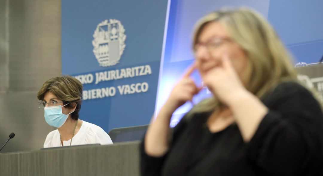 La consejera de Salud, Nekane Murga, este jueves dando cuenta de la evolución de los brotes en Euskadi de coronavirus Covid-19, donde sumó 138 nuevos positivos en las 5.135 pruebas PCR practicadas ayer y la distribución por territorios arroja como resultados 93 en Bizkaia, 38 en Gipuzkoa, 6 en Álava y una persona con residencia fuera de la comunidad autónoma La consejera de Salud, Nekane Murga, este jueves dando cuenta de la evolución de los brotes en Euskadi de coronavirus Covid-19, donde sumó 138 nuevos positivos en las 5.135 pruebas PCR practicadas ayer y la distribución por territorios arroja como resultados 93 en Bizkaia, 38 en Gipuzkoa, 6 en Álava y una persona con residencia fuera de la comunidad autónoma