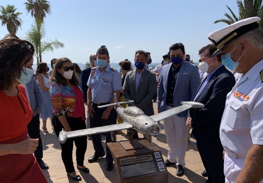El paseo Colón de Santiago de la Ribera estrena Museo Aeronáutico Tiflológico. El paseo Colón de Santiago de la Ribera estrena Museo Aeronáutico Tiflológico.