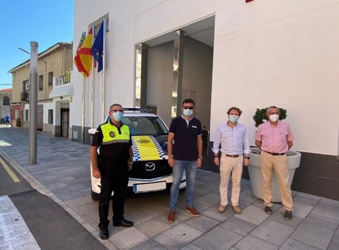 Moll Auts entrega un nuevo vehículo policial al Ayuntamiento del Real de Gandia Moll Auts entrega un nuevo vehículo policial al Ayuntamiento del Real de Gandia
