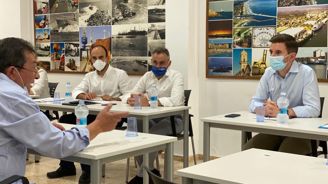 Reunión del PP de Gandia con la Cofradía de Pescadores del Grau Reunión del PP de Gandia con la Cofradía de Pescadores del Grau