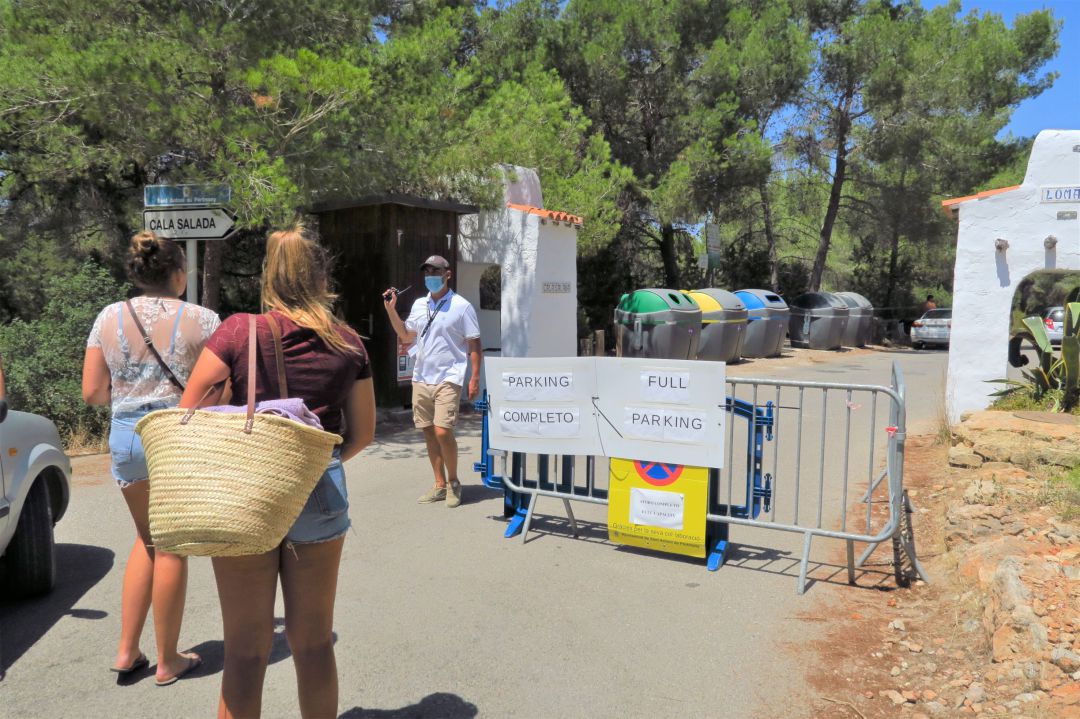 Acceso a Cala Salada Acceso a Cala Salada