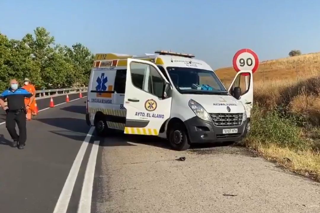 Los servicios de emergencias en la carretera de El Álamo donde han encontrado los cuerpo de dos personas atropelladas este lunes Los servicios de emergencias en la carretera de El Álamo donde han encontrado los cuerpo de dos personas atropelladas este lunes