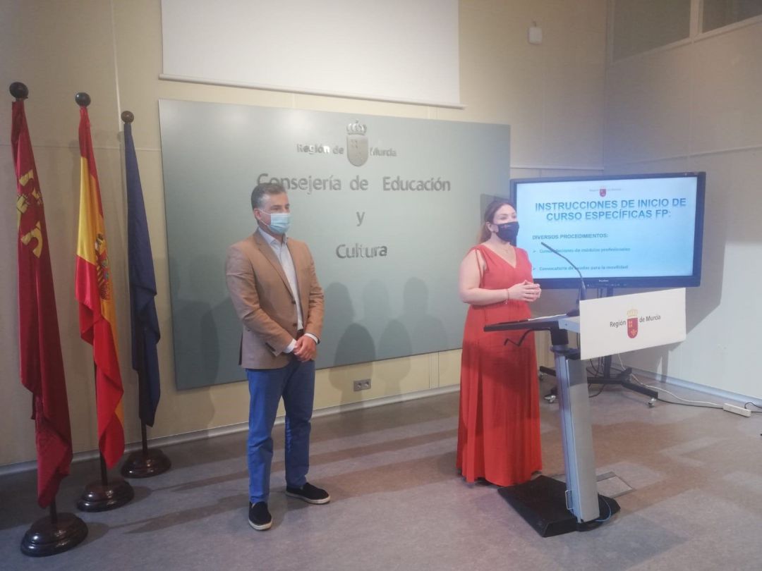 La consejera de Educación y Cultura, Esperanza Moreno, presenta las novedades de FP para el próximo curso, acompañada por el director general de Evaluación Educativa y Formación Profesional, Sergio López La consejera de Educación y Cultura, Esperanza Moreno, presenta las novedades de FP para el próximo curso, acompañada por el director general de Evaluación Educativa y Formación Profesional, Sergio López