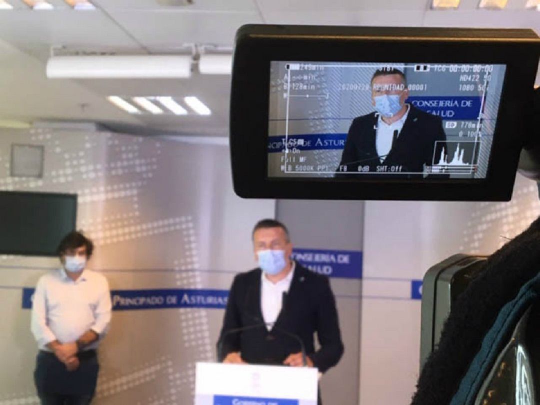 El Director General de Cuidados, Humanización y Atención Sociosanitaria, Sergio Valles, en rueda de prensa El Director General de Cuidados, Humanización y Atención Sociosanitaria, Sergio Valles, en rueda de prensa