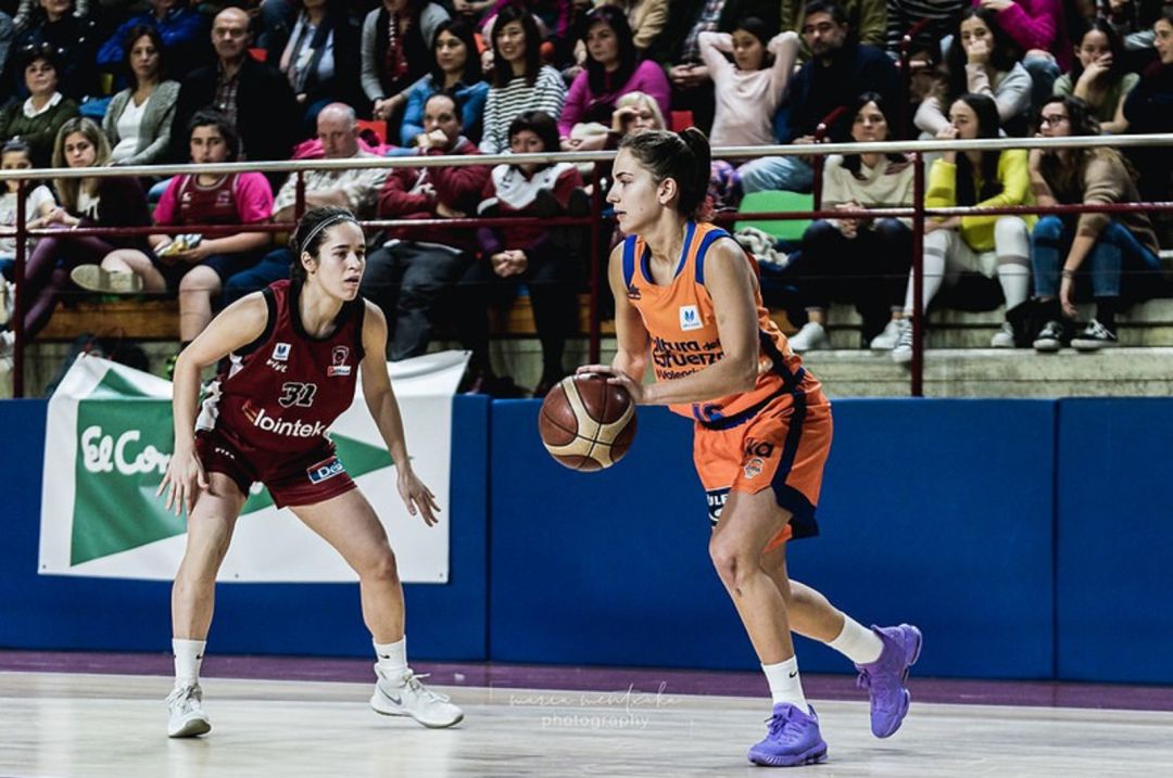 Itziar Ariztimuño, durante un partido ante Valencia Basket Itziar Ariztimuño, durante un partido ante Valencia Basket