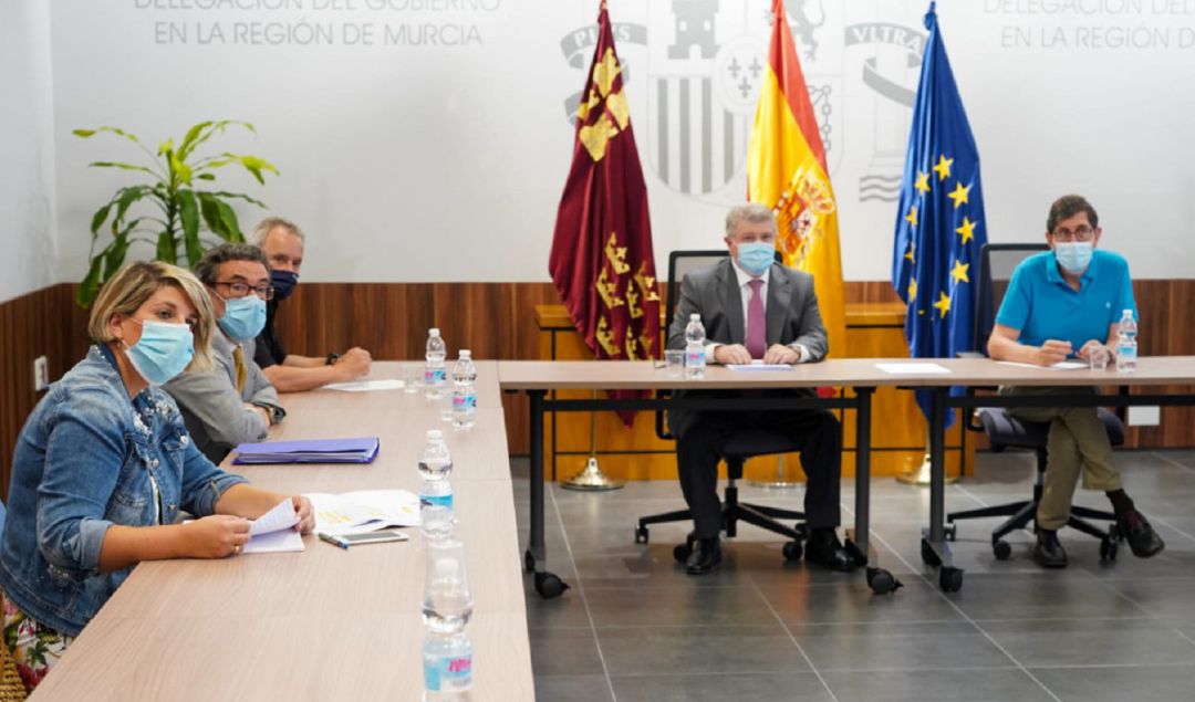 Noelia Arroyo en la reunión celebrada en la Delegación del Gobierno sobre la llegada masiva de inmigrantes en patera. Noelia Arroyo en la reunión celebrada en la Delegación del Gobierno sobre la llegada masiva de inmigrantes en patera.