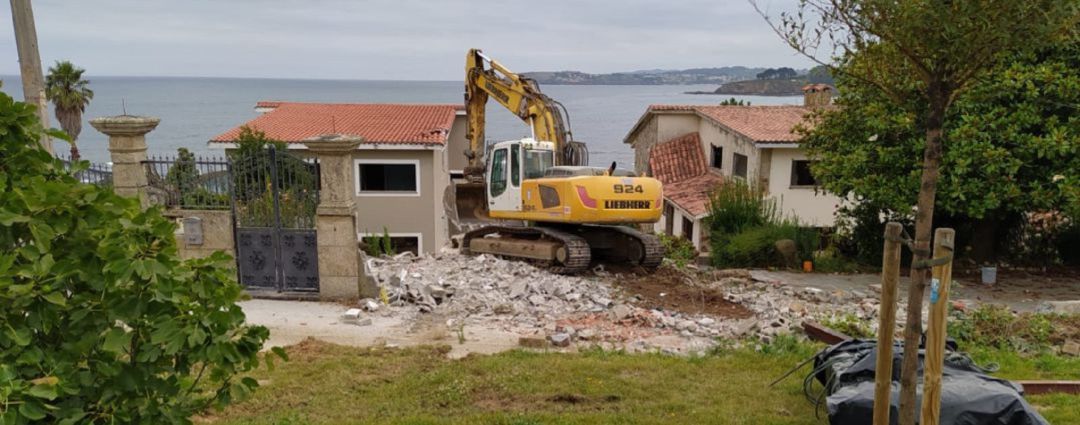 Obras de demolición en Bastiagueiro Obras de demolición en Bastiagueiro