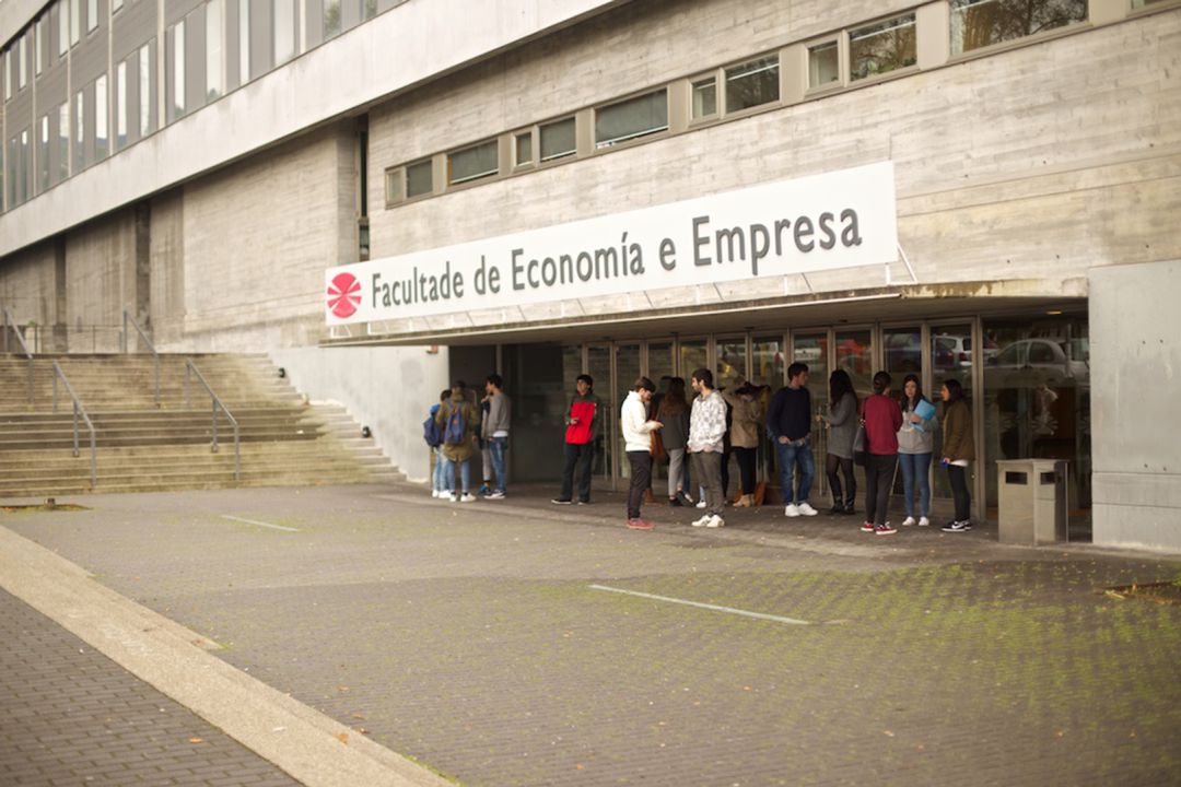 Facultad de Economía y Empresa. UDC Facultad de Economía y Empresa. UDC