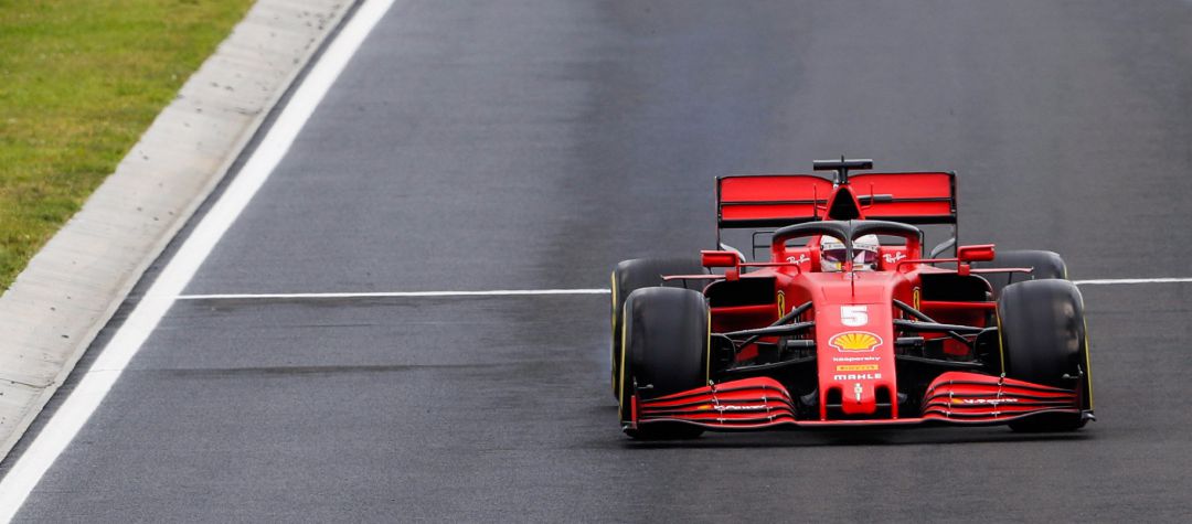 Monoplaza de Ferrari durante una carrera Monoplaza de Ferrari durante una carrera