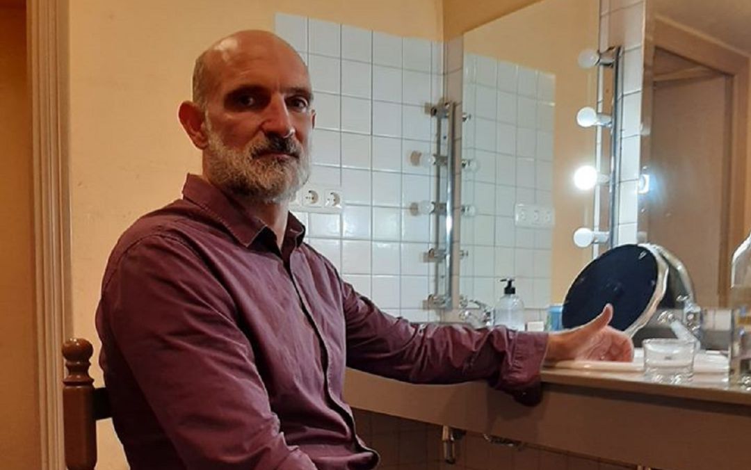 El actor Luis Martínez Arasa en el camerino del teatro Thuiller de Caravaca de la Cruz El actor Luis Martínez Arasa en el camerino del teatro Thuiller de Caravaca de la Cruz