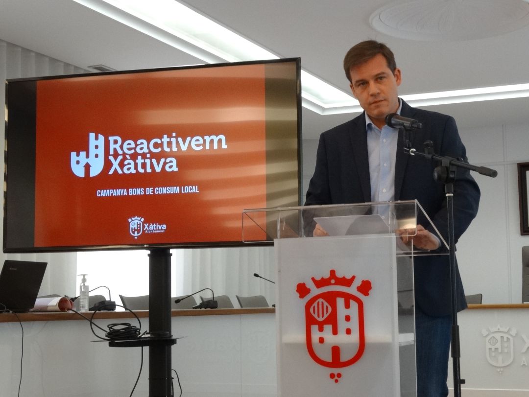 El alcalde, Roger Cerdà, en la presentación de la campaña de bonos comerciales. El alcalde, Roger Cerdà, en la presentación de la campaña de bonos comerciales.