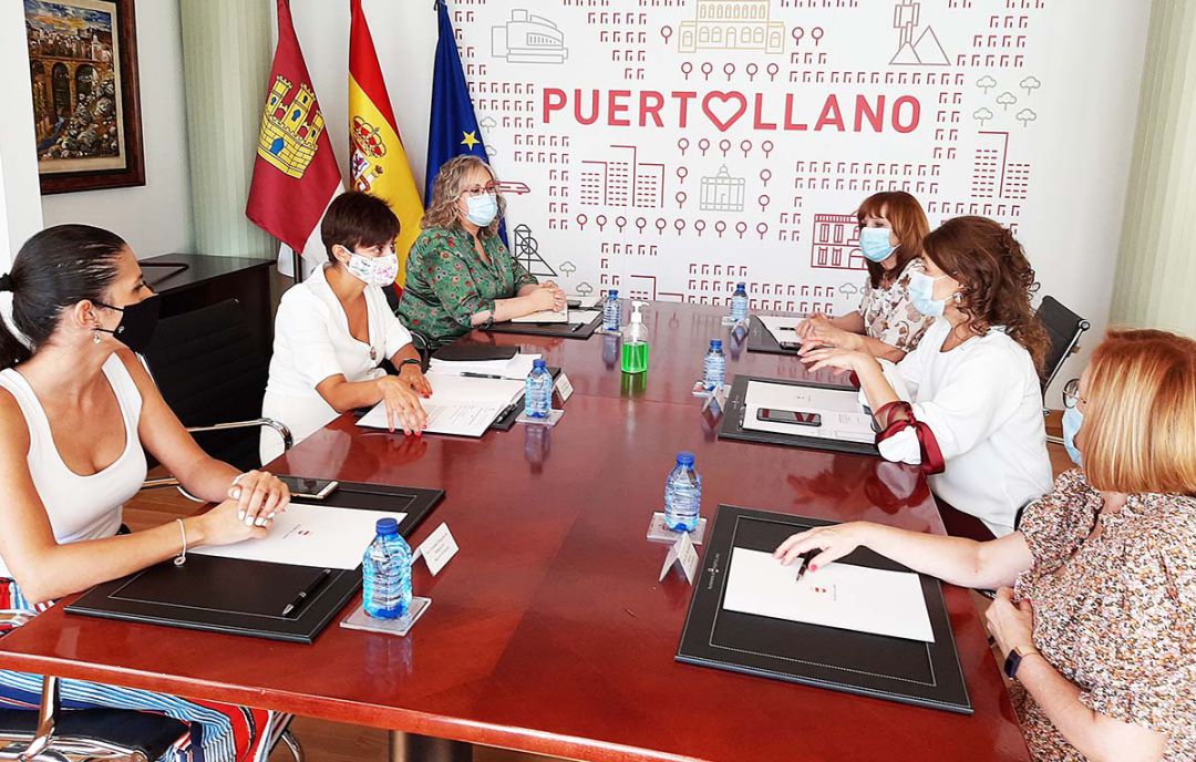 Reunión de coordinación entre la consejera de Bienestar Social Aurelia Sanchez y la alcaldesa de Puertollano, Isabel Rodríguez Reunión de coordinación entre la consejera de Bienestar Social Aurelia Sanchez y la alcaldesa de Puertollano, Isabel Rodríguez