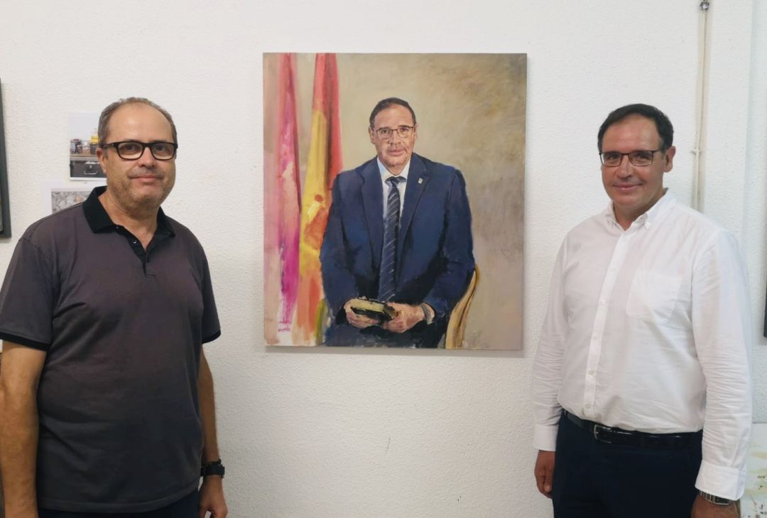 Albareda (i) y Prieto (d) junto al retrato que colgará en los pasillos de la Diputación Albareda (i) y Prieto (d) junto al retrato que colgará en los pasillos de la Diputación