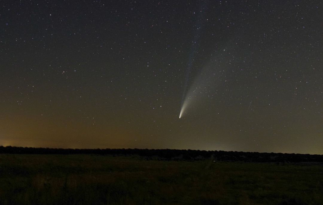 Fotografía del cometa Neowise realizada en julio de 2020. Fotografía del cometa Neowise realizada en julio de 2020.