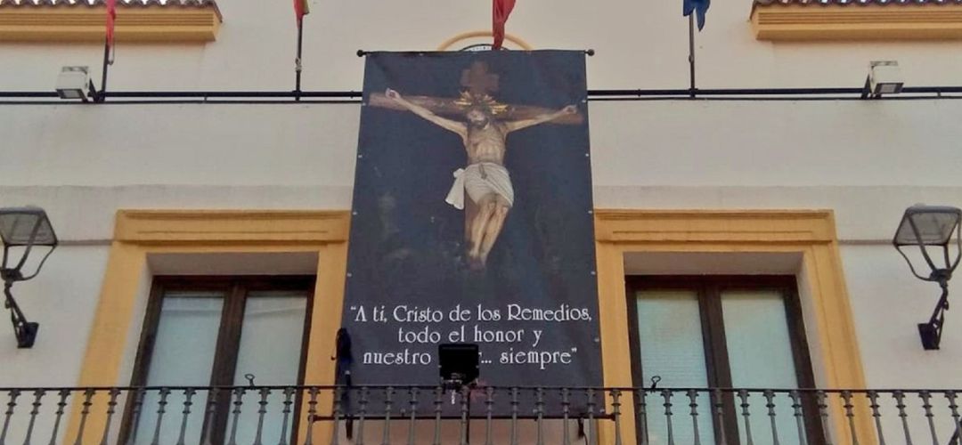 Imagen del Cristo de los Remedios en la fachada del Ayuntamiento Imagen del Cristo de los Remedios en la fachada del Ayuntamiento