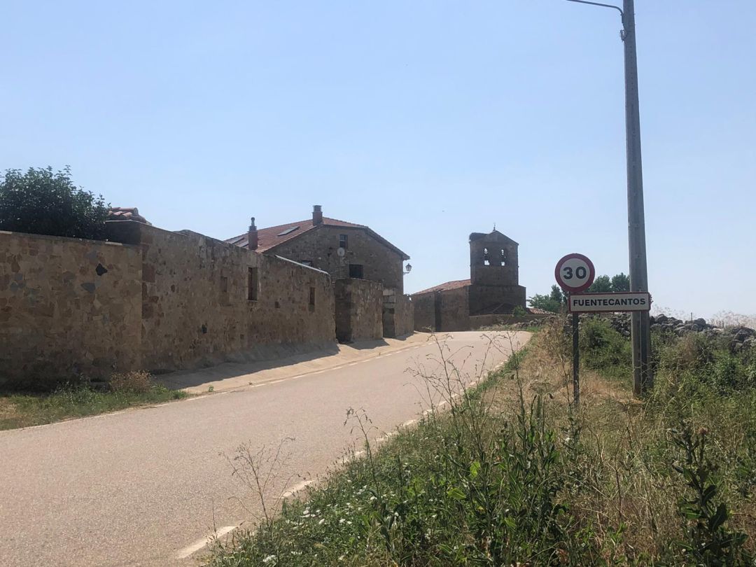 Entrada de la localidad soriana de Fuentecantos. Entrada de la localidad soriana de Fuentecantos.
