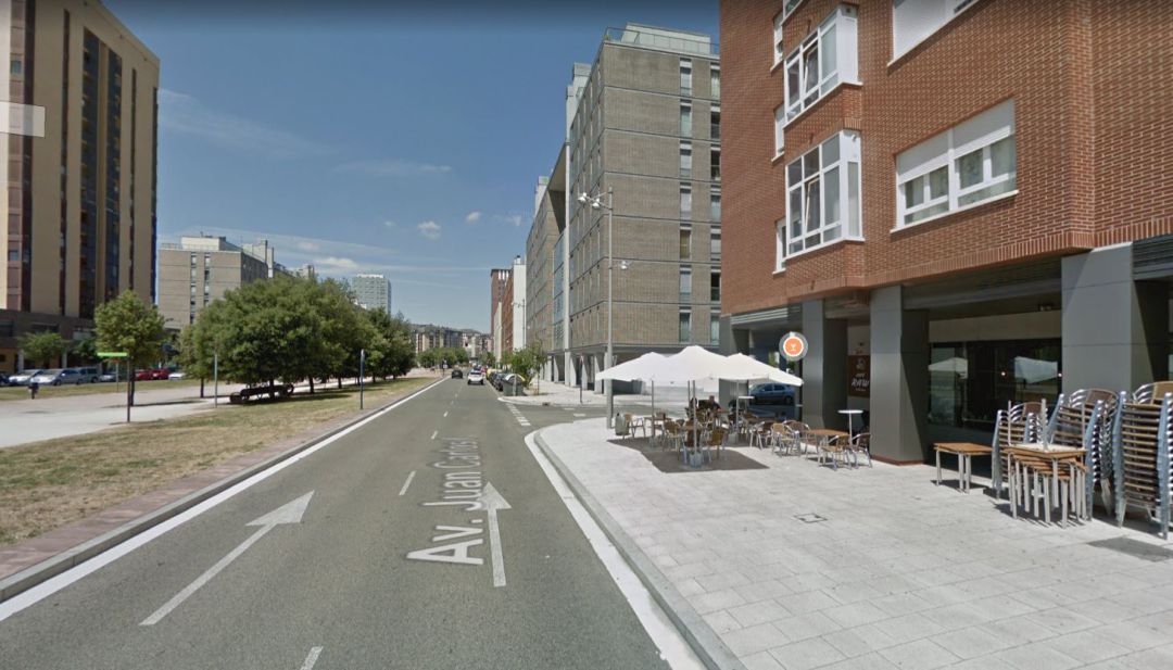 El alcalde de Vitoria, Gorka Urtaran, ha hecho efectivo el cambio del nombre de la calle Juan Carlos I de la ciudad por el de 8 de Marzo debido al "cuestionamiento de la ejemplaridad" del monarca emérito, según apuntan distintas informaciones, sobre las que la capital alavesa "no puede ser ajena" . El alcalde de Vitoria, Gorka Urtaran, ha hecho efectivo el cambio del nombre de la calle Juan Carlos I de la ciudad por el de 8 de Marzo debido al "cuestionamiento de la ejemplaridad" del monarca emérito, según apuntan distintas informaciones, sobre las que la capital alavesa "no puede ser ajena" .