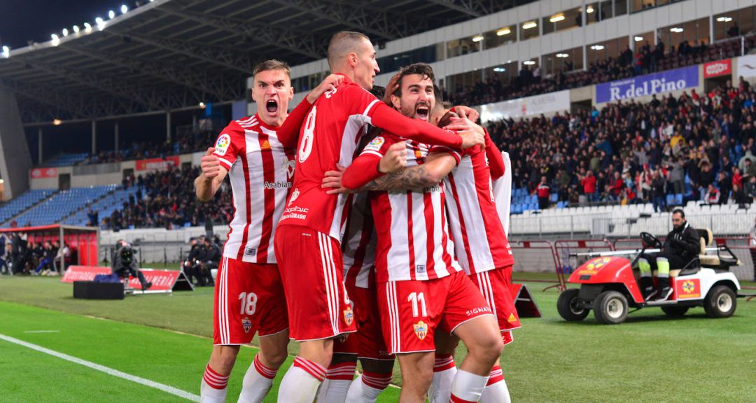 Jugadores de la UD Almería celebran un gol. Jugadores de la UD Almería celebran un gol.