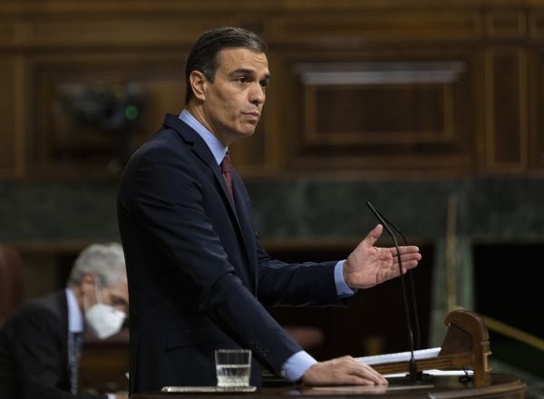 El presidente del Gobierno, Pedro Sánchez, interviene en una sesión plenaria en el Congreso.