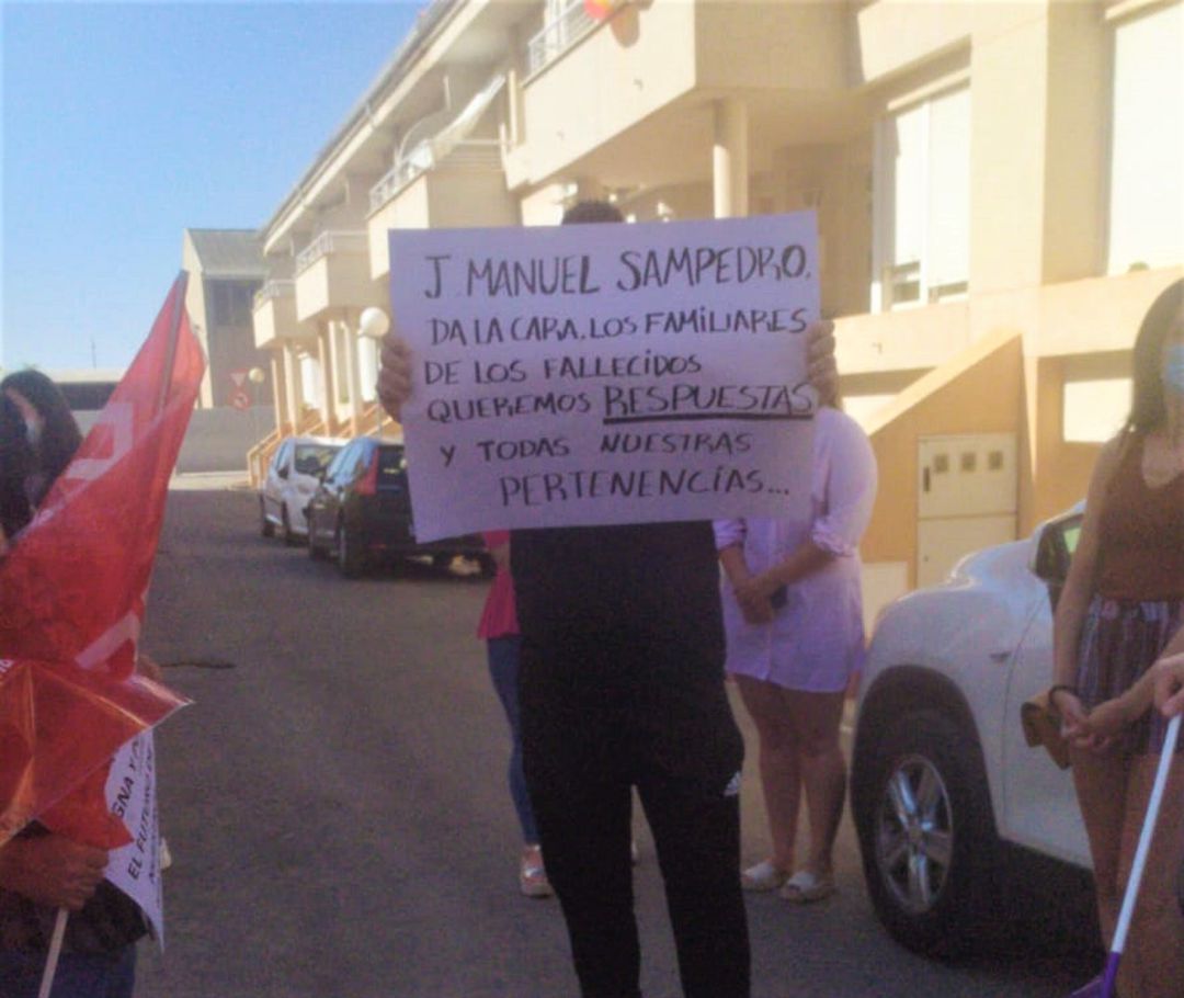 Uno de los manifestantes esta mañana en la protesta Uno de los manifestantes esta mañana en la protesta