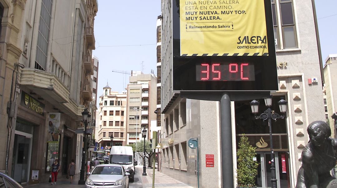 Termómetro en el centro de Castelló Termómetro en el centro de Castelló