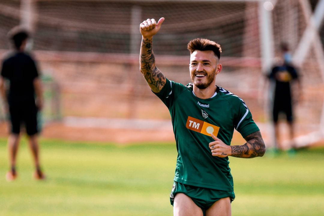 Josan en su vuelta a los entrenamientos con el Elche Josan en su vuelta a los entrenamientos con el Elche