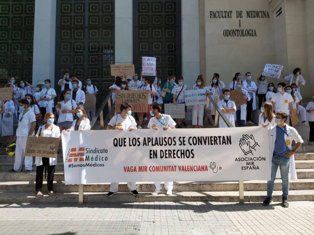 Manifestación en Valencia de los MIR a la que se han unido los profesionales de Gandia Manifestación en Valencia de los MIR a la que se han unido los profesionales de Gandia