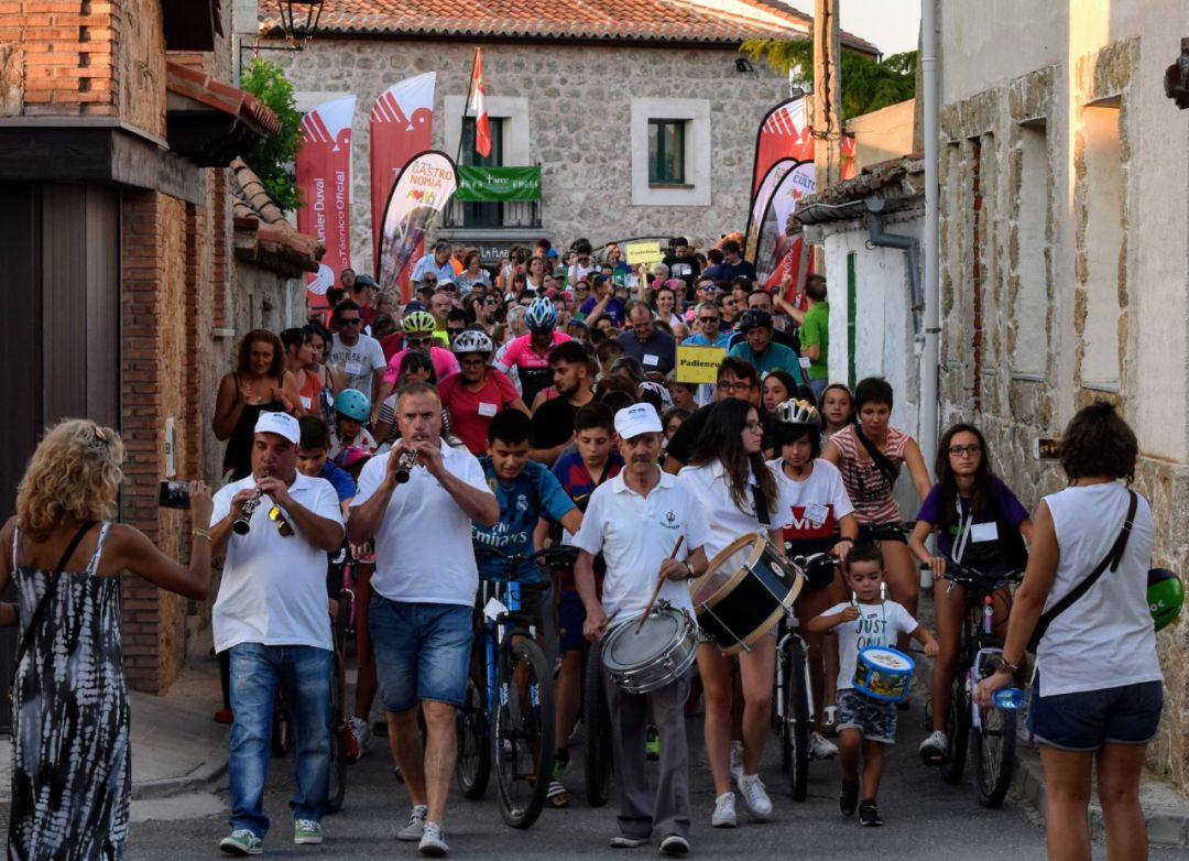Cientos de personas salen del casco urbano de Padiernos en una edición anterior de la marcha Cientos de personas salen del casco urbano de Padiernos en una edición anterior de la marcha