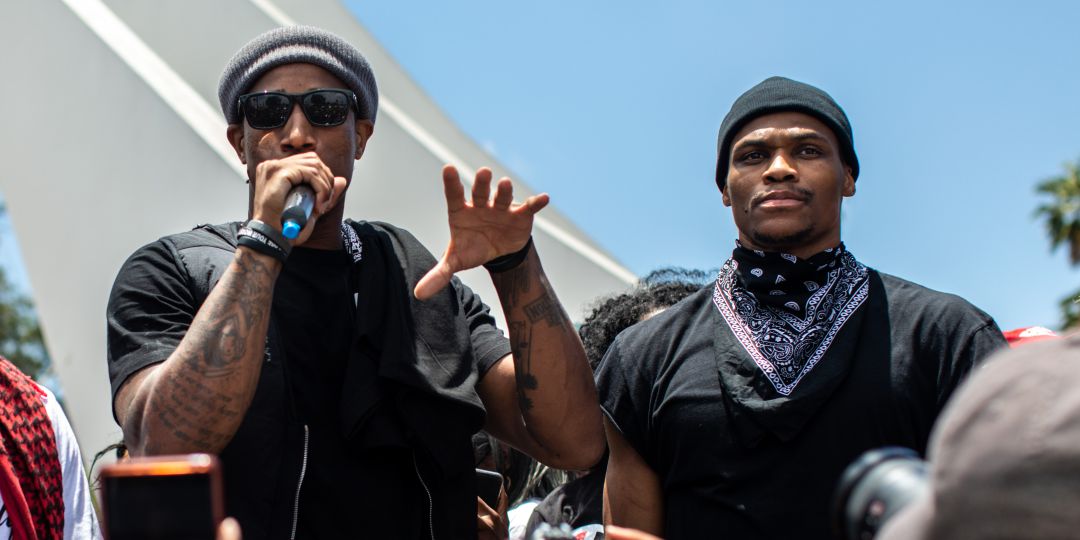 DeMar DeRozan y Russell Westbrook, durante una manifestación para alertar de la importancia de acabar con la discriminación racial en EEUU DeMar DeRozan y Russell Westbrook, durante una manifestación para alertar de la importancia de acabar con la discriminación racial en EEUU