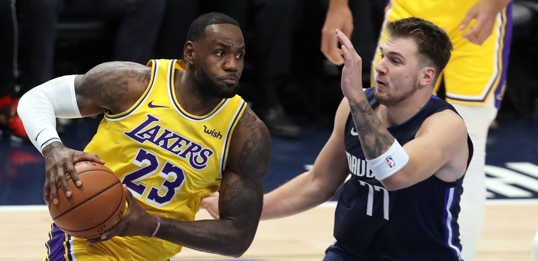 LeBron James y Luka Doncic, durante un partido de la presente temporada LeBron James y Luka Doncic, durante un partido de la presente temporada