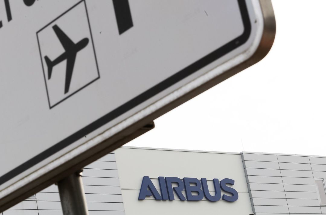 Logo de Airbus en una foto de archivo. Logo de Airbus en una foto de archivo.