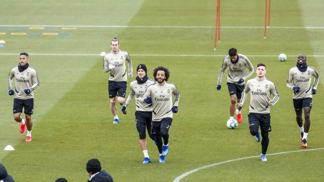 Los jugadores del Real Madrid, durante un entrenamiento. Los jugadores del Real Madrid, durante un entrenamiento.