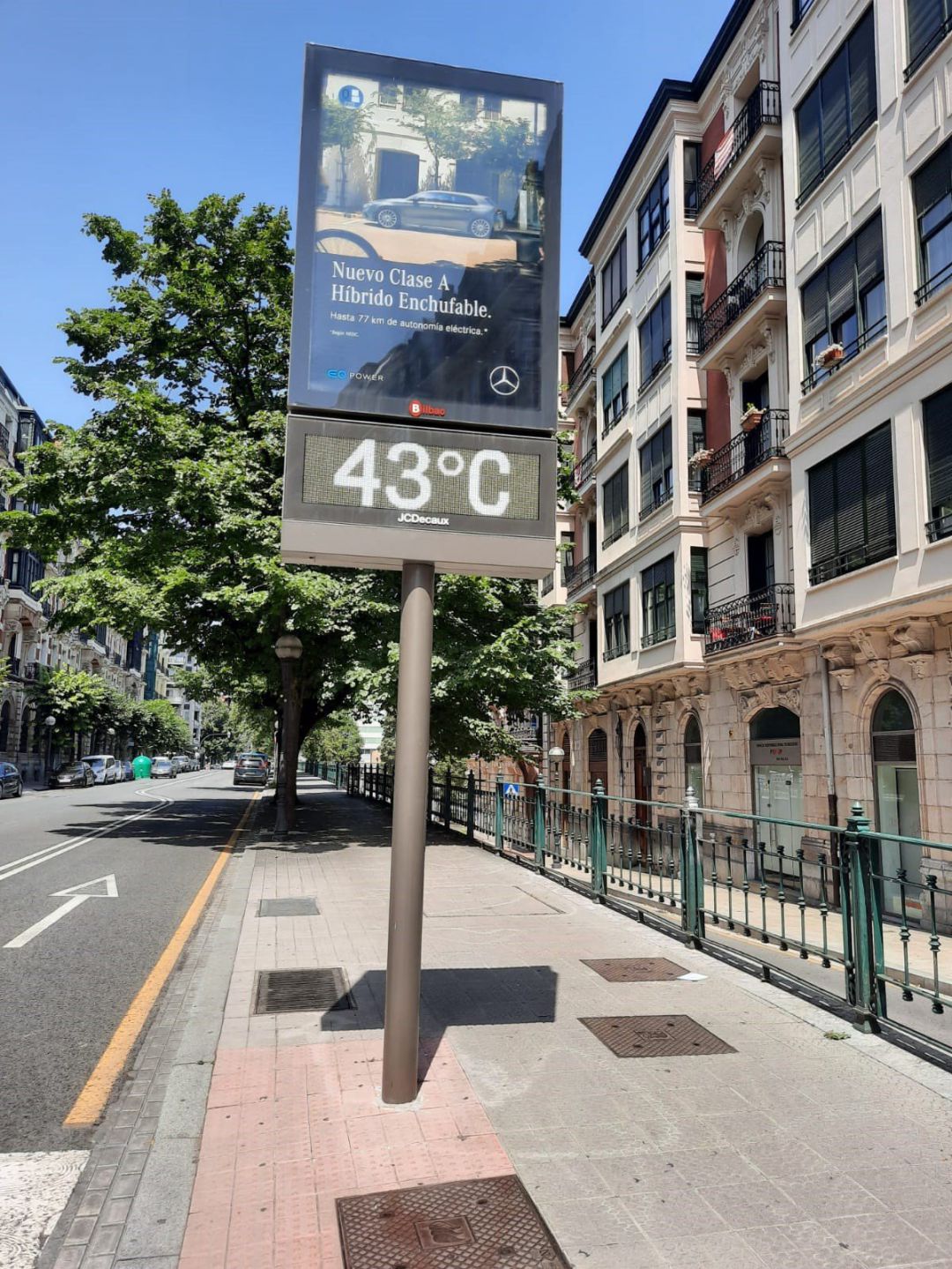 Termómetro marca 43 grados al sol en Bilbao en plena alerta naranja por temperaturas altas Termómetro marca 43 grados al sol en Bilbao en plena alerta naranja por temperaturas altas