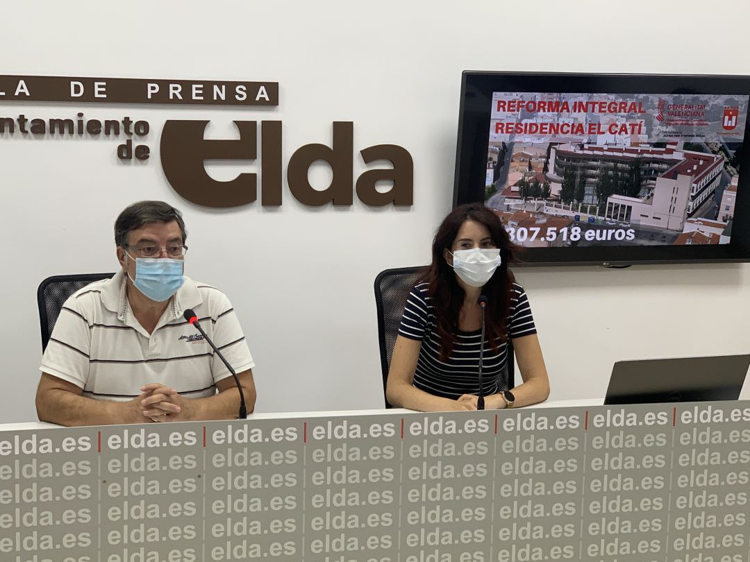 Eduardo Timor, edil de Urbanismo Elda, y Alba García, concejala de Bienestar Social de Elda, han presentado las obras Eduardo Timor, edil de Urbanismo Elda, y Alba García, concejala de Bienestar Social de Elda, han presentado las obras