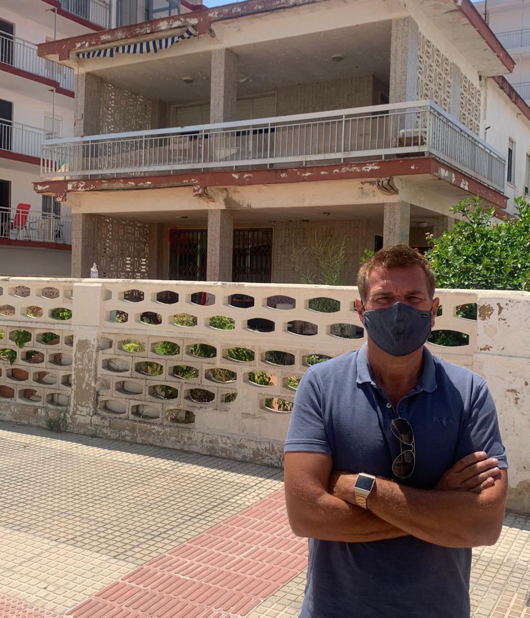 Pascal Renolt frente una casa ocupada en Gandia Pascal Renolt frente una casa ocupada en Gandia