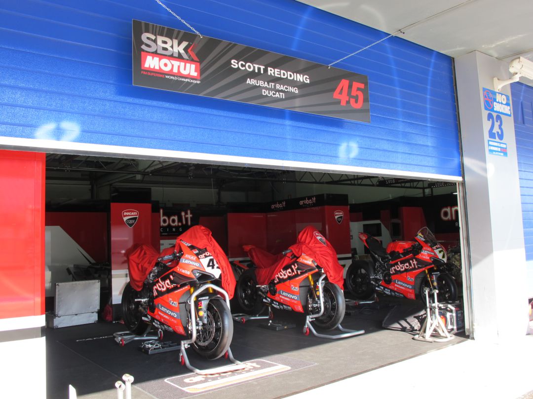 Box de Scott Redding en el Circuito de Jerez Box de Scott Redding en el Circuito de Jerez