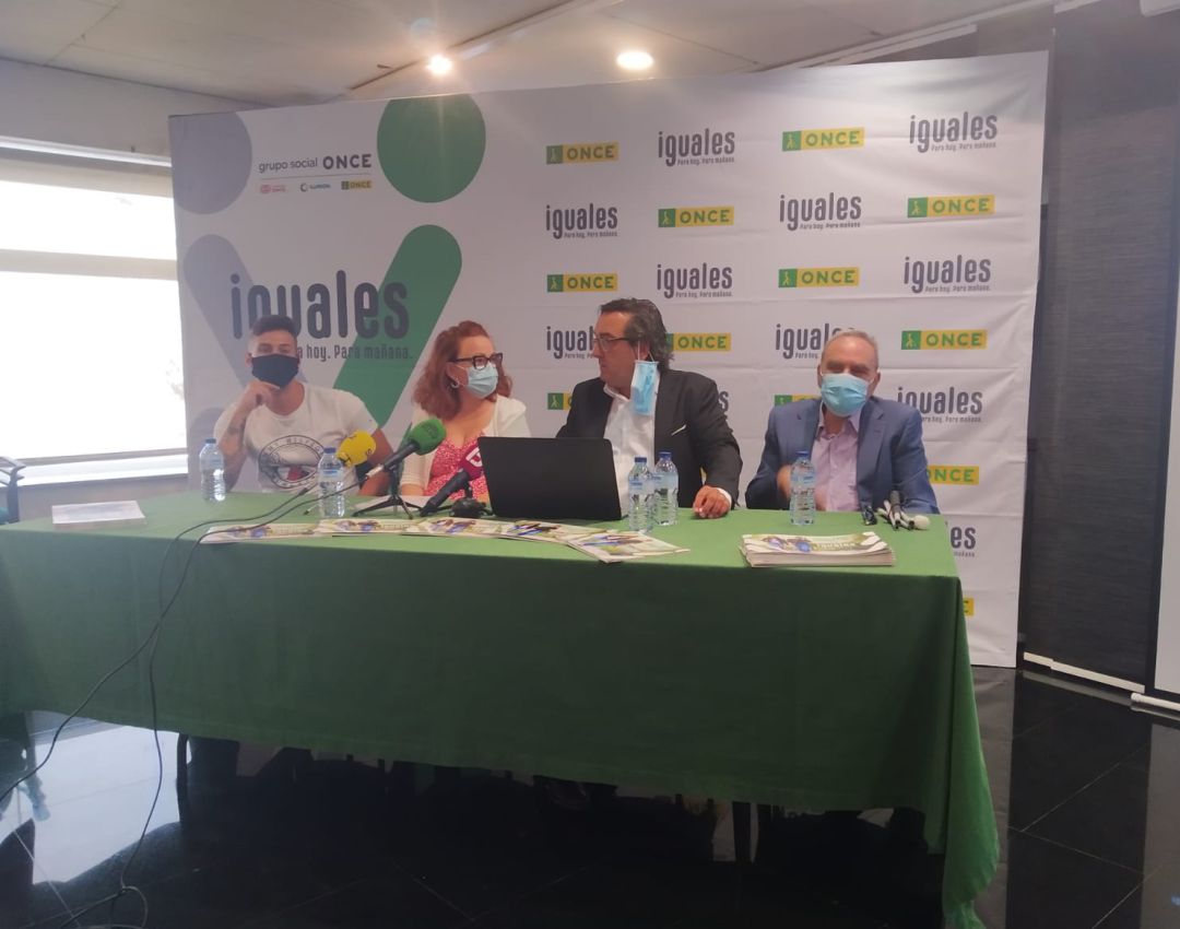 Trabajadores de la ONCE junto al presidente y vicepresidente en Balears Trabajadores de la ONCE junto al presidente y vicepresidente en Balears