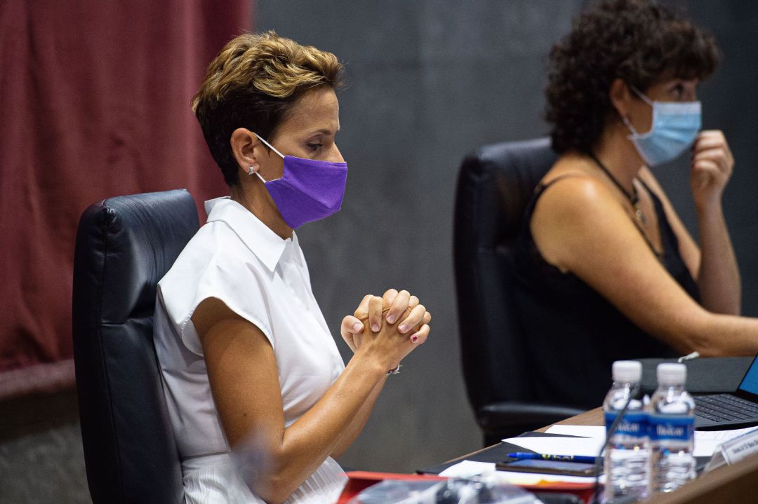 La presidenta, María Chivite, durante su comparecencia en la comisión de régimen foral para explicar la situación económica derivada del covid-19 La presidenta, María Chivite, durante su comparecencia en la comisión de régimen foral para explicar la situación económica derivada del covid-19