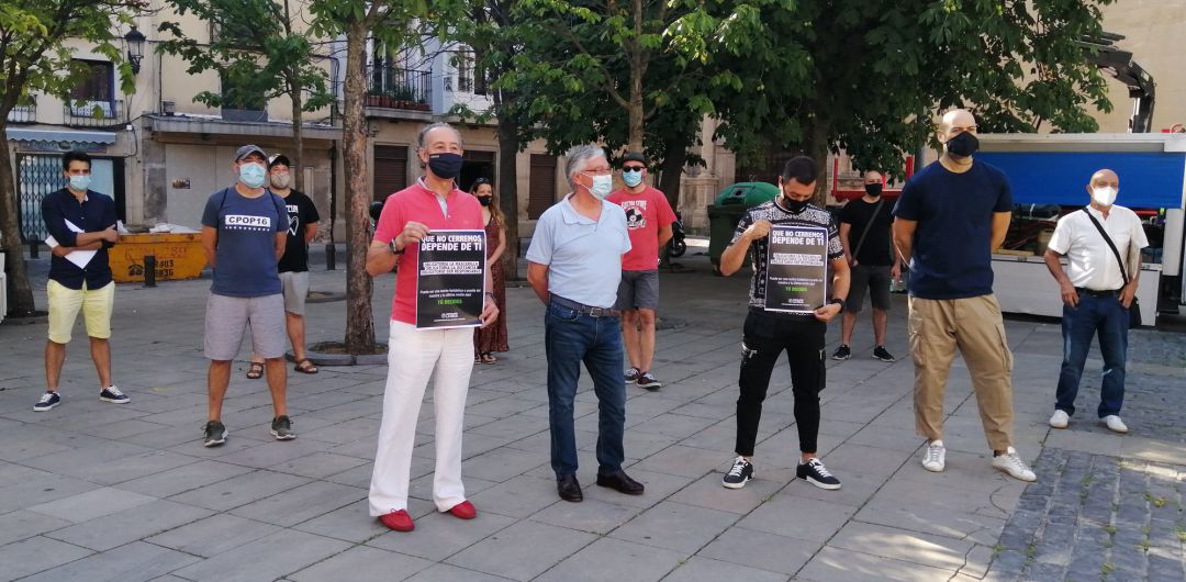 La Hostelería y el Ocio Nocturno de La Rioja reivindica su "compromiso serio con el cumplimiento de las leyes que nos marca sanidad para poder parar en lo que a nosotros nos concierte el coronavirus". La Hostelería y el Ocio Nocturno de La Rioja reivindica su "compromiso serio con el cumplimiento de las leyes que nos marca sanidad para poder parar en lo que a nosotros nos concierte el coronavirus".