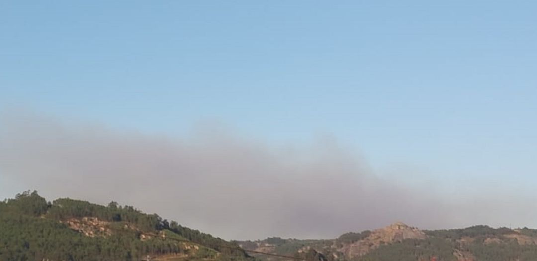 El humo llegó al Monte Castelo, en O Porriño. El humo llegó al Monte Castelo, en O Porriño.