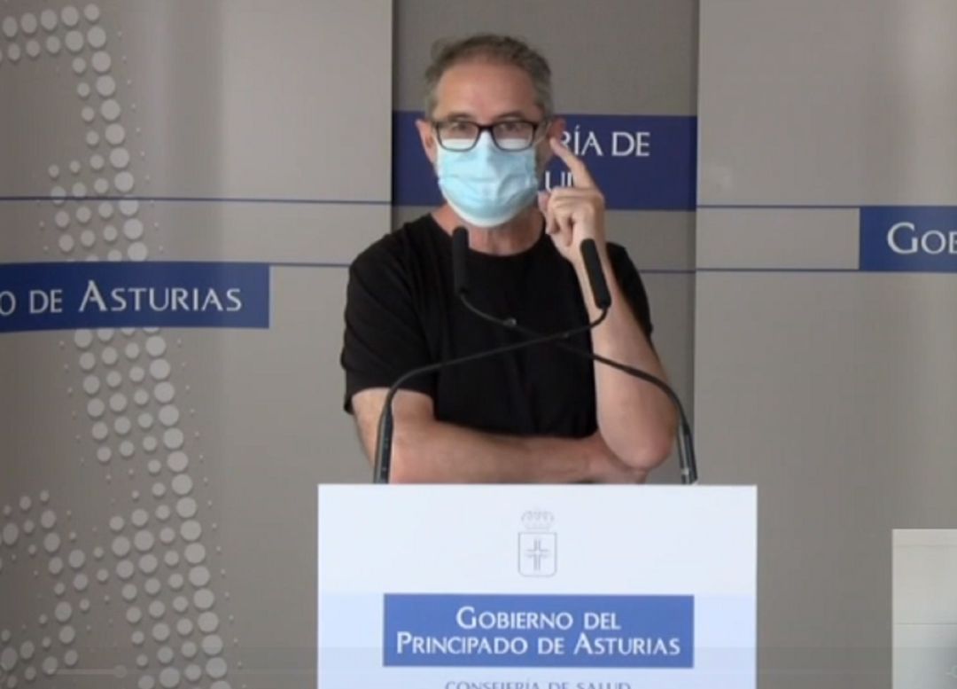 Rafael Cofiño, director general de Salud Pública en rueda de prensa informando sobre la situación epidemiológica de Asturias Rafael Cofiño, director general de Salud Pública en rueda de prensa informando sobre la situación epidemiológica de Asturias
