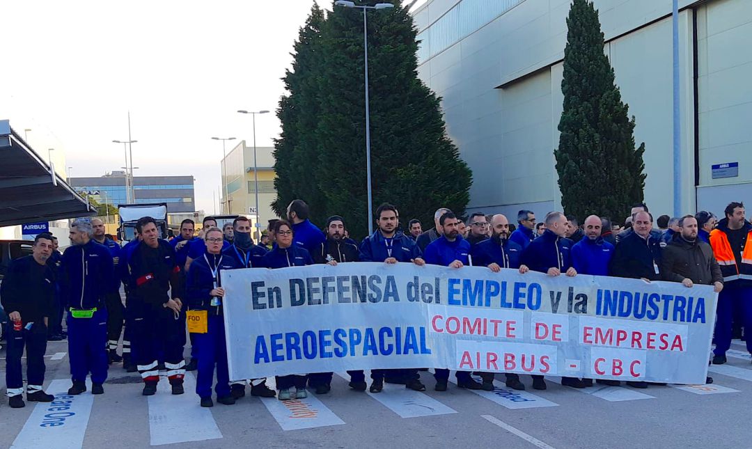Empleados del centro de Airbus de El Puerto de Santa María concentrados hoy en la planta Empleados del centro de Airbus de El Puerto de Santa María concentrados hoy en la planta