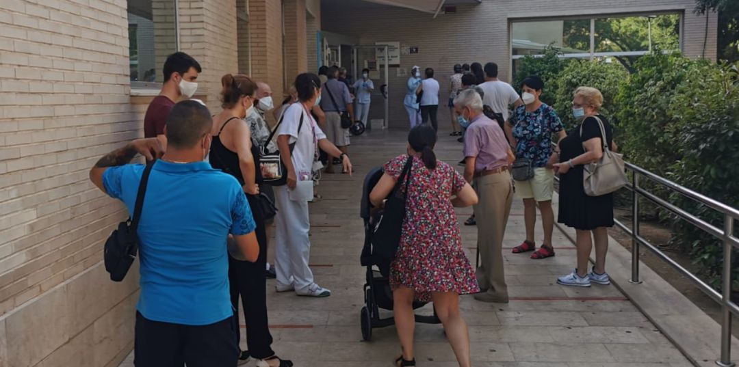 Imagen de ciudadanos en el centro de salud Palleter Imagen de ciudadanos en el centro de salud Palleter
