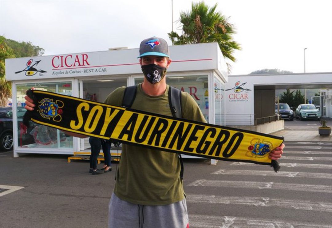 El jugador canadiense ha sido el primero en llegar a la isla para empezar el trabajo de pretemporada con el conjunto aurinegro El jugador canadiense ha sido el primero en llegar a la isla para empezar el trabajo de pretemporada con el conjunto aurinegro