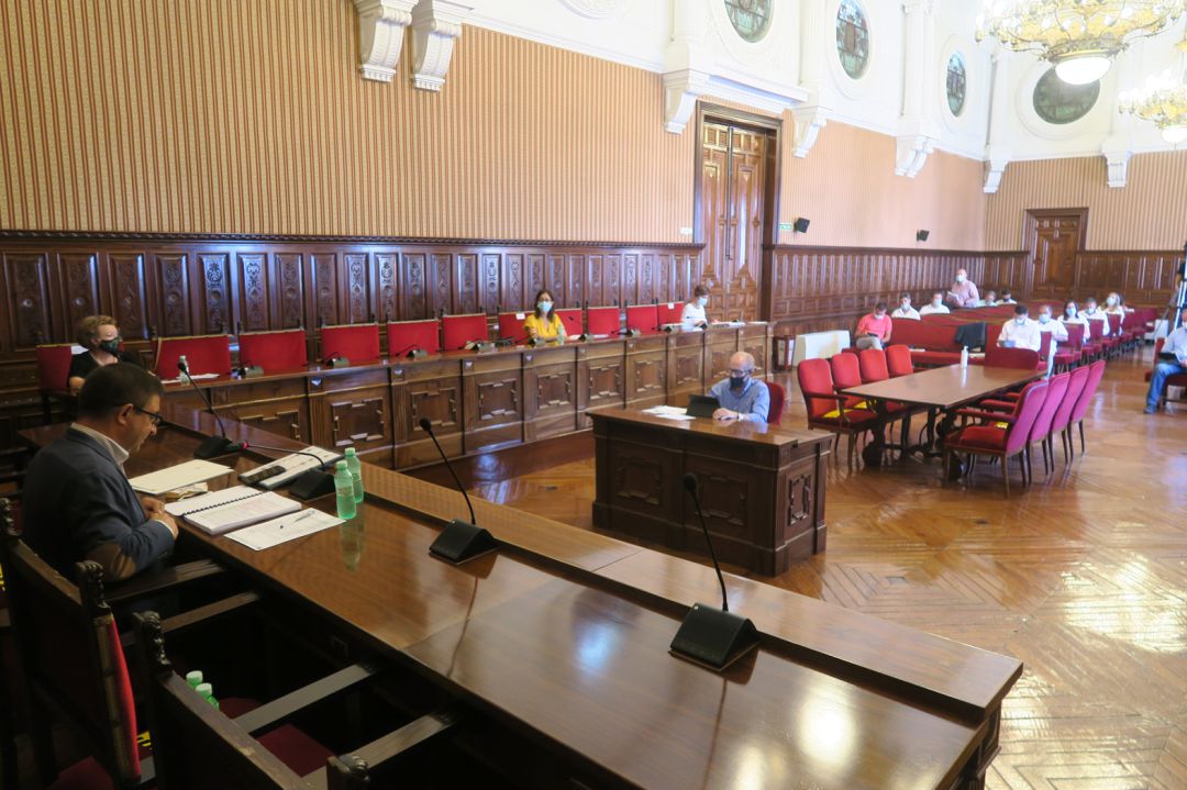 El pleno de la Diputación Provincial de Jaén ha aprobado dos millones de euros más de inversión para la generación de puestos de trabajo El pleno de la Diputación Provincial de Jaén ha aprobado dos millones de euros más de inversión para la generación de puestos de trabajo