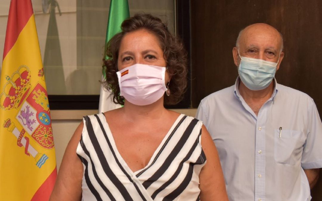 El gerente del Complejo Hospitalario de Jaén, Osamah el Rubaidi, junto a la viceconsejera de Salud y Familias, Catalina García El gerente del Complejo Hospitalario de Jaén, Osamah el Rubaidi, junto a la viceconsejera de Salud y Familias, Catalina García