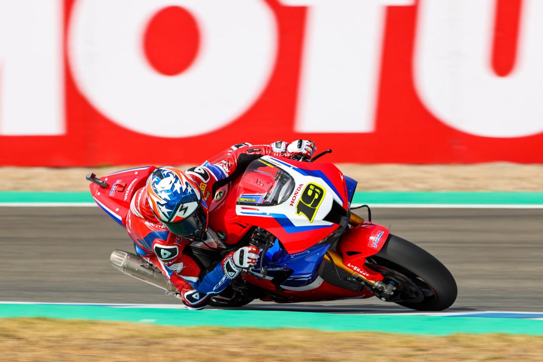Alvaro Bautista durante los entrenamientos del viernes Alvaro Bautista durante los entrenamientos del viernes
