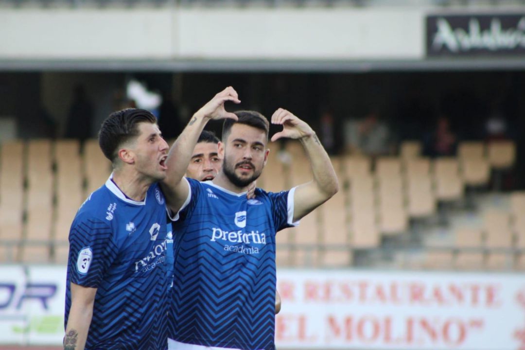 Mika celebrando un gol en Chapín esta última temporada Mika celebrando un gol en Chapín esta última temporada